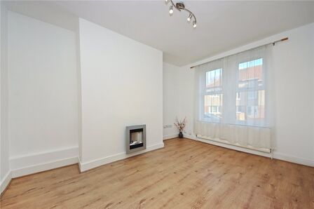 Nursery Lane, 2 bedroom Mid Terrace House to rent, £795 pcm