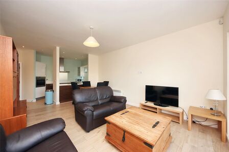 Tranquil House, 2 bedroom  Flat to rent, £1,300 pcm