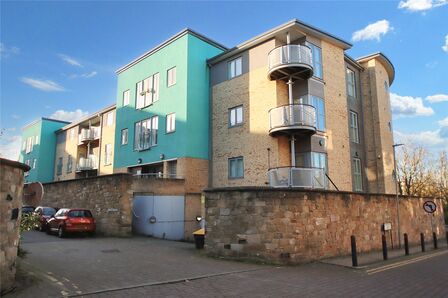 Tranquil House, 2 bedroom  Flat to rent, £1,300 pcm