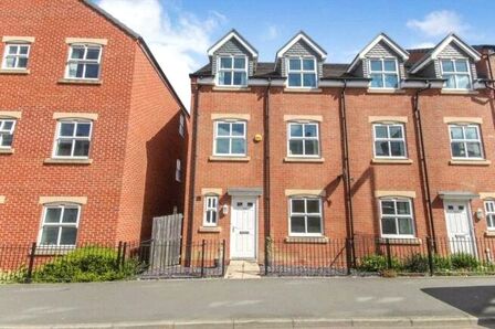 5 bedroom End Terrace House for sale