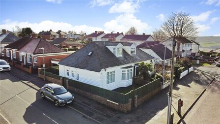 Glynwood Gardens, 3 bedroom Semi Detached Bungalow for sale, £255,000