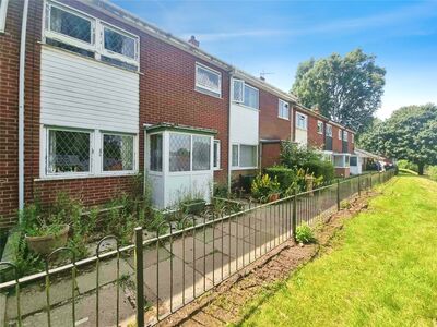 2 bedroom Mid Terrace House for sale