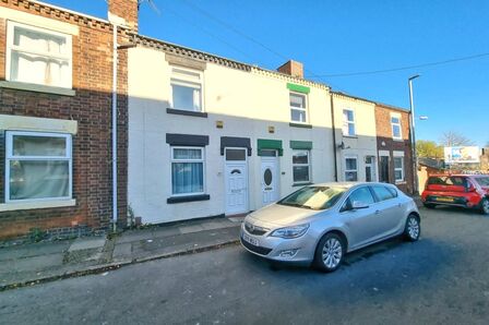 Duke Street, 3 bedroom Mid Terrace House to rent, £800 pcm