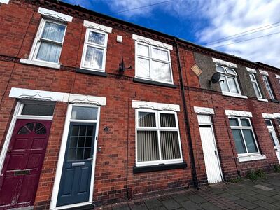 3 bedroom Mid Terrace House to rent