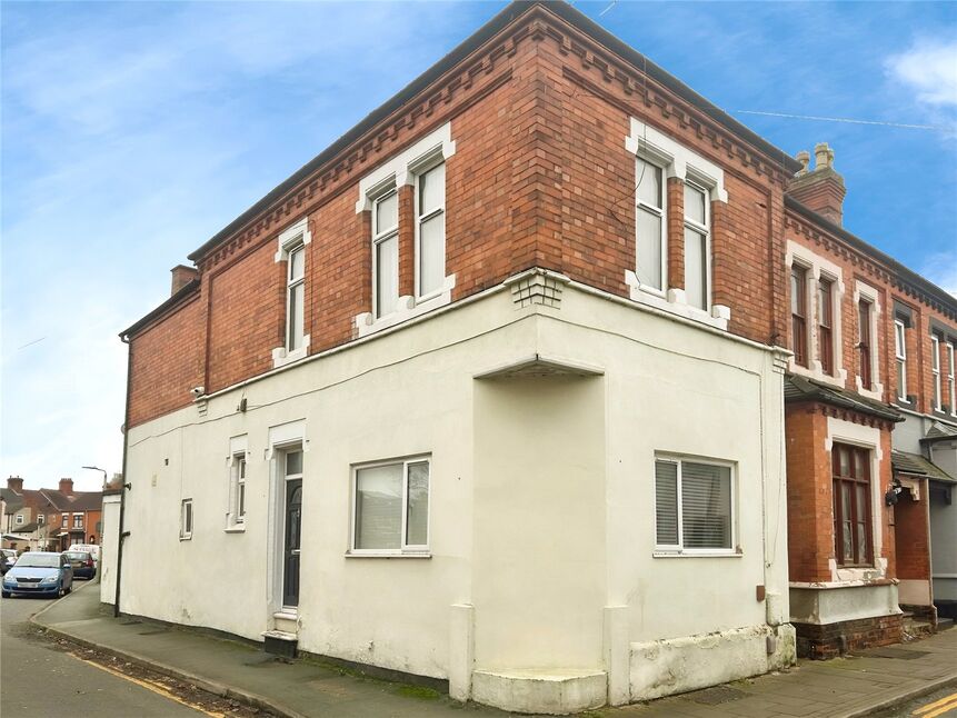 Main image of 4 bedroom End Terrace House for sale, Russell Street, Loughborough, Leicestershire, LE11