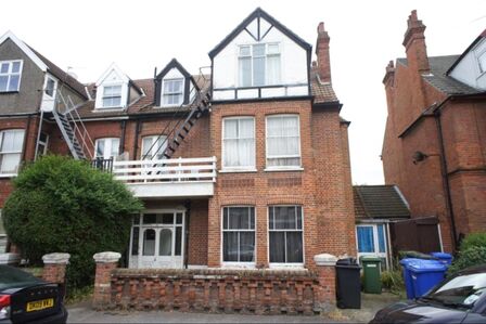 Lyndhurst Road, 2 bedroom  Flat to rent, £650 pcm