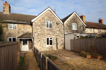 3 bedroom Mid Terrace House to rent