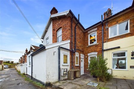 2 bedroom Mid Terrace House for sale