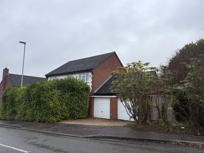 1 Bishy Barnebee Way, 4 bedroom Detached House to rent, £1,600 pcm