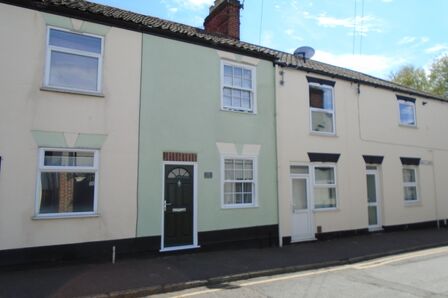 Bull Close, 2 bedroom Mid Terrace House to rent, £850 pcm