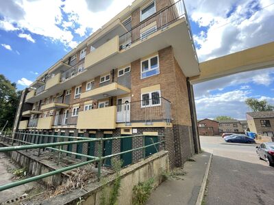 Heathgate, 3 bedroom  Flat to rent, £795 pcm