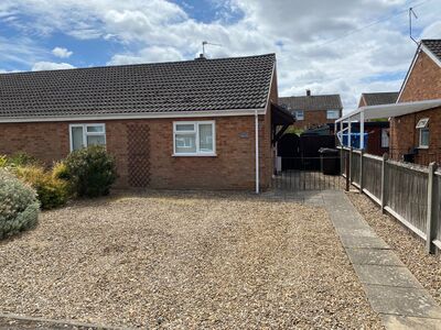 Westacre Drive, 2 bedroom Semi Detached Bungalow to rent, £875 pcm