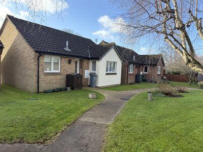 Churchfield Green, 2 bedroom Detached Bungalow for sale, £185,000