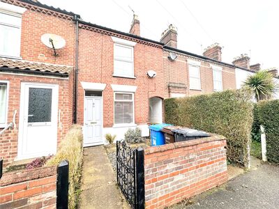 3 bedroom Mid Terrace House for sale