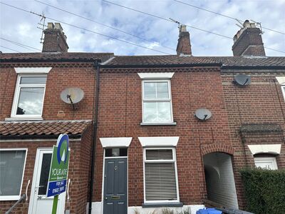 3 bedroom Mid Terrace House for sale