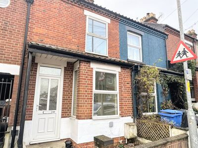 3 bedroom Mid Terrace House for sale