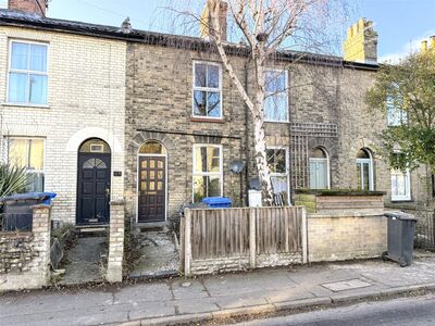 2 bedroom Mid Terrace House for sale