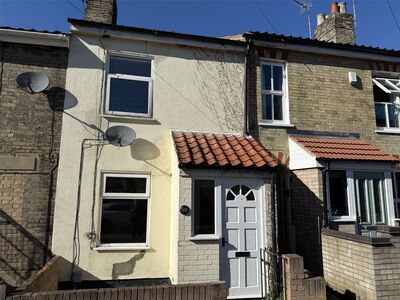 2 bedroom Mid Terrace House for sale