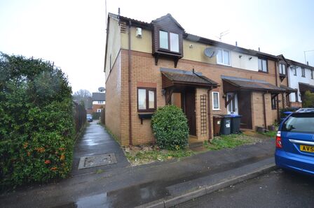 Woodpecker Way, 2 bedroom Semi Detached House to rent, £1,045 pcm