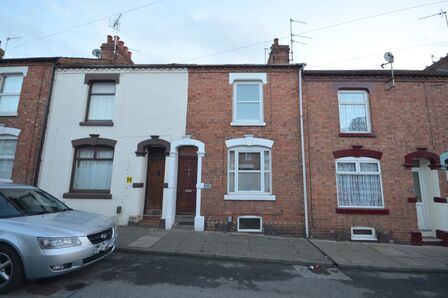 2 bedroom Mid Terrace House to rent