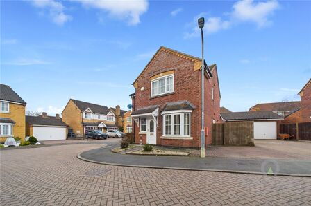 4 bedroom Detached House to rent