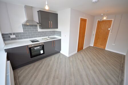 Ladys Lane, 1 bedroom  Flat to rent, £715 pcm