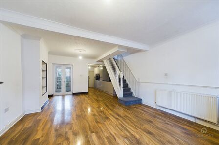 Euston Road, Far Cotton, 3 bedroom Mid Terrace House to rent, £1,350 pcm