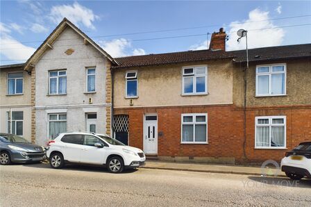 3 bedroom Mid Terrace House for sale