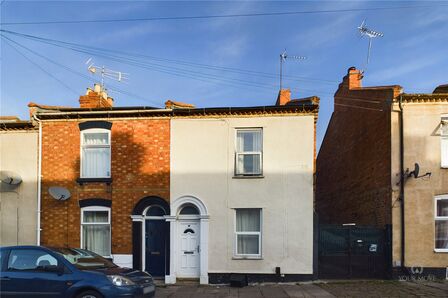 4 bedroom Mid Terrace House for sale