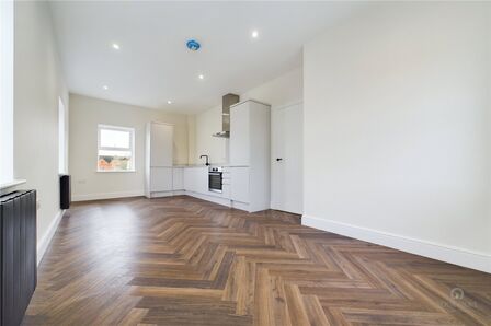 Billing Road, 2 bedroom  Flat to rent, £1,350 pcm