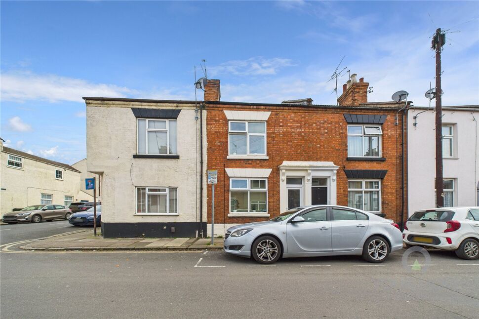 3 bedroom Mid Terrace House for sale