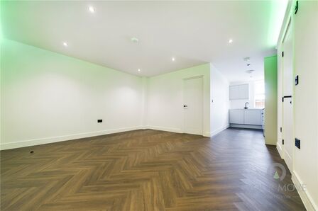 Notre Dame Mews, 1 bedroom  Flat to rent, £950 pcm