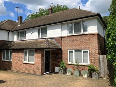 Farnborough Hill, 4 bedroom Semi Detached House for sale, £850,000