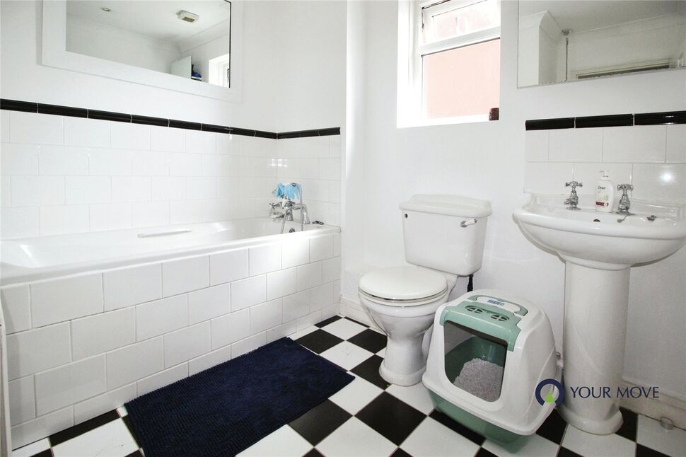 Family Bathroom / WC