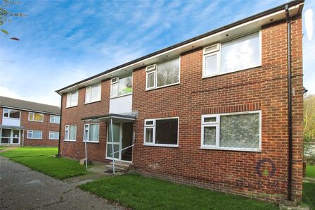 Walnut Walk, 2 bedroom  Flat to rent, £975 pcm