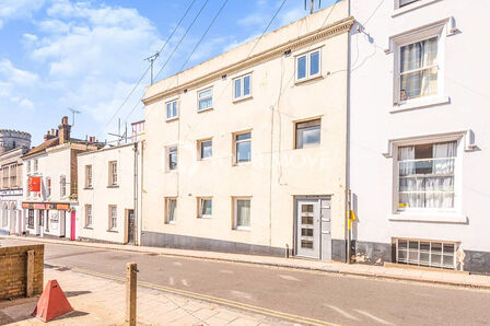 1 bedroom Mid Terrace Flat for sale