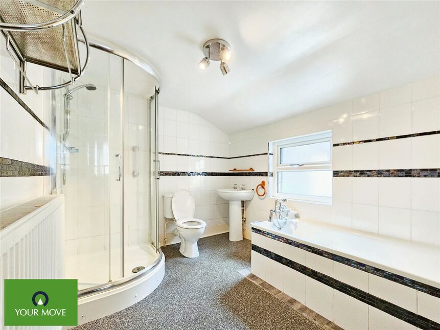 Family Bathroom / WC