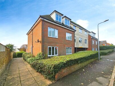 Cecilia Road, 2 bedroom  Flat for sale, £150,000