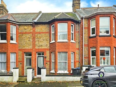 3 bedroom Mid Terrace House for sale