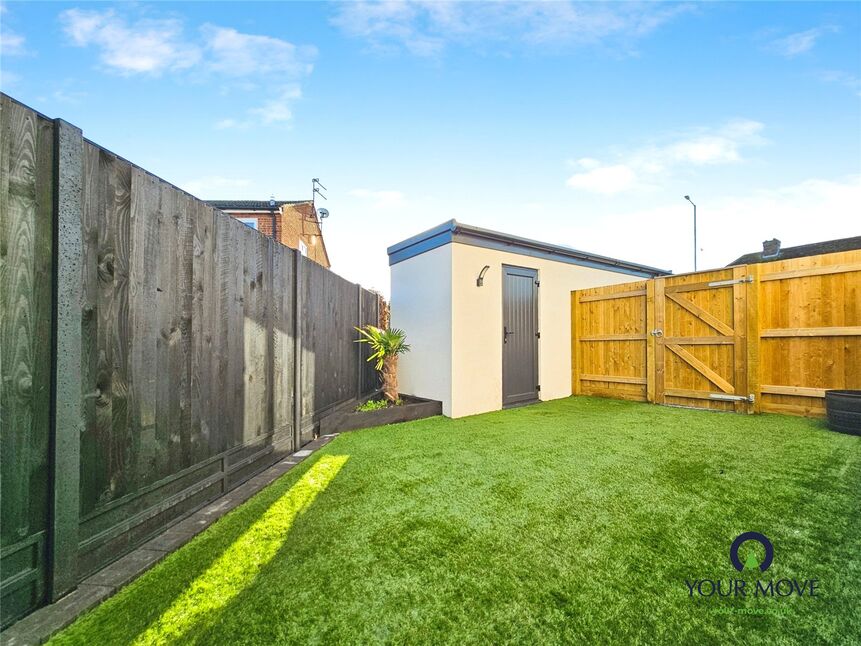 Side Garden / Outside Kitchen