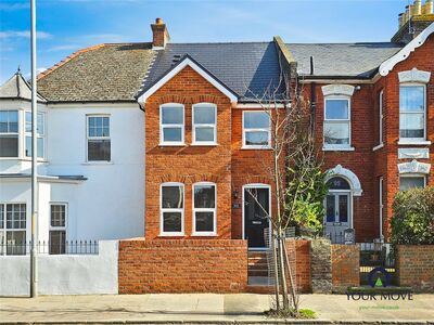 4 bedroom Mid Terrace House for sale