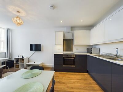 Mercury Gardens, 2 bedroom  Flat for sale, £255,000