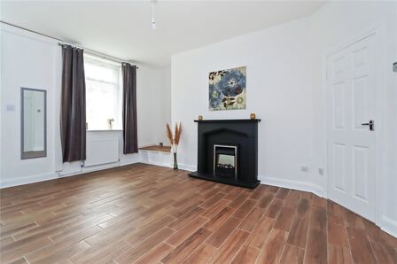 2 bedroom Mid Terrace House for sale