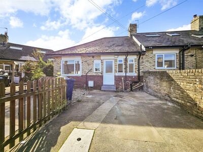 The Crescent, 3 bedroom End Terrace Bungalow for sale, £150,000