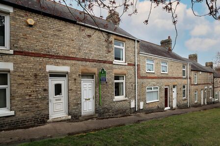 2 bedroom Mid Terrace House for sale