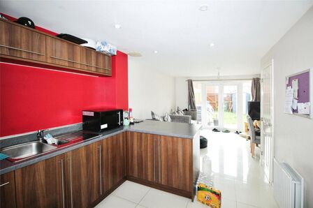 3 bedroom Mid Terrace House for sale