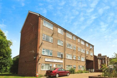 London Road, 2 bedroom  Flat for sale, £140,000