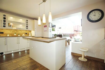 4 bedroom Mid Terrace House for sale