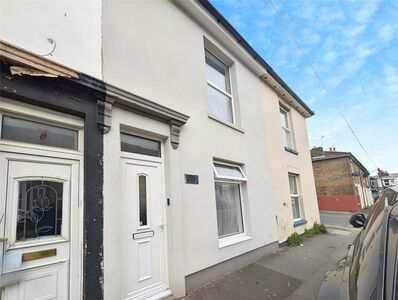 3 bedroom Mid Terrace House to rent