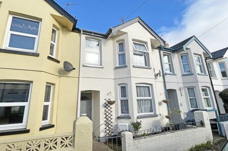 3 bedroom Mid Terrace House for sale